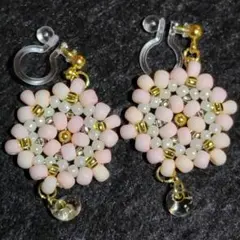 ビーズ　花モチーフ イヤリング ピンク系