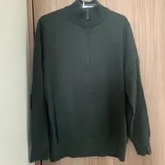 #エディバウワー ダークグリーン 首元が暖かいハーフジップ付きニット