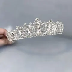 ティアラ　ブライダルアクセサリー
