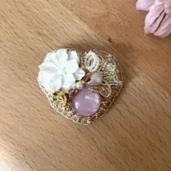ハンドメイド　ビーズ刺繍　ブローチ