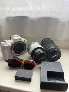 ✨予備電池付き✨お洒落なホワイト✨Canon EOS R50 トリプルレンズ 