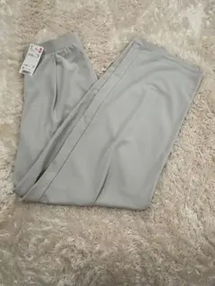 新品　ユニクロ　クレープジャージーストレートパンツ　Sサイズ