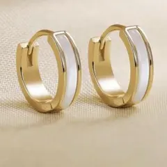 ✴️ゴールド&ホワイト　フープピアス　キラキラ✴️