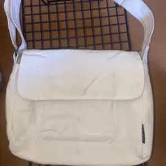 ホワイトキャンバスショルダーバッグ