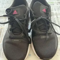 adidas スニーカー ブラック ピンク