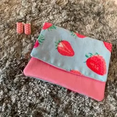 いちご柄移動ポケット
