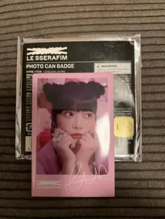 ルセラフィム LE SSERAFIM ウンチェ 缶バッチ