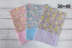 ハンドメイド　ランチョンマット　リバーシブル　３枚セット/　お花柄a295のサムネイル