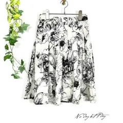 ザラ ベーシック 花柄 膝丈 フレア スカート(S相当)ホワイト ブラック 総柄