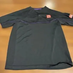 UNIQLO ボタン付き黒Tシャツ 140サイズ