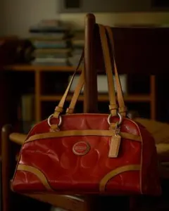 coach シグネイチャーエナメルミニボストン