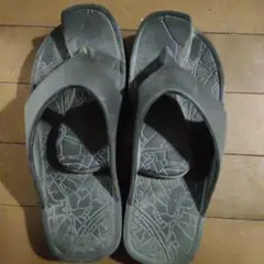 RACBAKI 黒 トングサンダル 薄い擦れあり - メルカリ