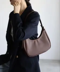 【即購入可】GUSCIO ワンハンドルハーフムーンバッグ ブラウン