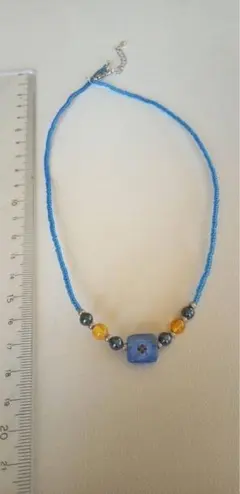 B55 手作り青色ビーズネックレス