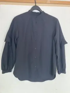 GUフリル付き黒長袖シャツ