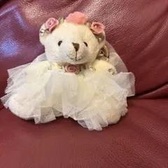 ドレスを着たクマのぬいぐるみキーホルダー