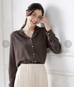 新品☆ハニーズ☆グラシア☆Ｖネックブラウス☆パールボタン☆ダークブラウン