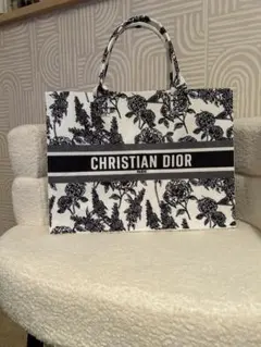 ノベルティChristian Dior ブックトート - メルカリ