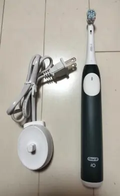 Oral-B iO 電動歯ブラシ 本体 充電器付き　展示品 Oral-B iO 電動歯ブラシ 本体 充電器 替ブラシ付 - メルカリ