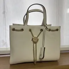ホワイト トートバッグ チェーン装飾付き