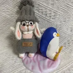 ハンドメイド編みぐるみ　リュックサック付きウサギ