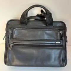 TUMI ブラック ビジネスバッグのサムネイル