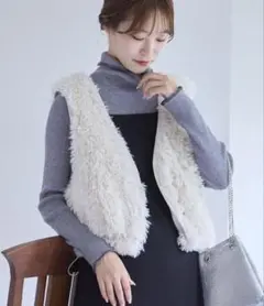 美品！CIAOPANIC TYPY クロップド丈ドロストファーベスト