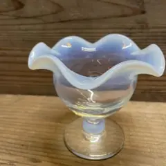 ガラスの器【m1588 気泡　フリル　吹きガラス　デザート　アイスクリーム　氷】