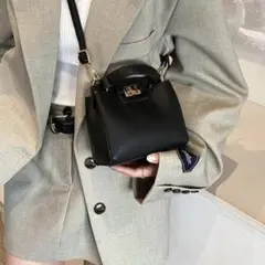 @*︎様 SHEIN ショルダーバッグ 新品未使用☆ 斜めがけバック ブラック