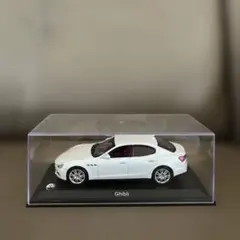お値下げ可⭐︎Maserati Ghibli ミニカー ホワイト⭐︎箱付きのサムネイル