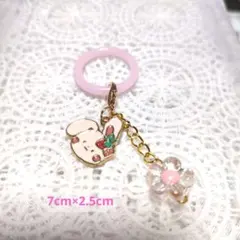 苺うさぎと花のチャーム めじるしアクセサリー ハンドメイド