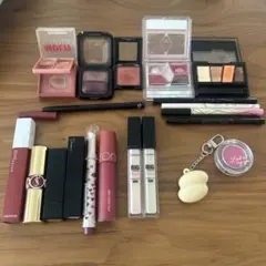 コスメまとめ売り　アイシャドウ　コンシーラー　リップ　アイライナー
