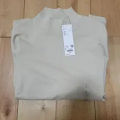 ユニクロU ブラッシュドモックネックTシャツ