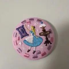 アリス 刺繍 ピンク 缶バッジ