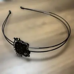 キティ型装飾の黒色カチューシャ