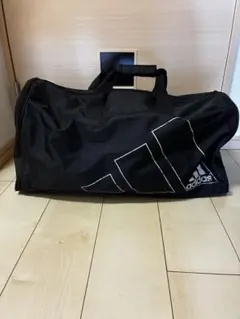 adidas ボストンバッグ 黒