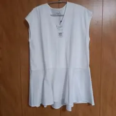 ペプラムカットソー　Vネック　新品、未使用　オペークドットクリップ