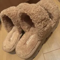 MICHAEL MICHAEL KORS ボア サンダル ベージュのサムネイル