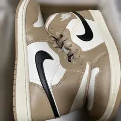 WMNS AIR JORDAN 1 MID 8