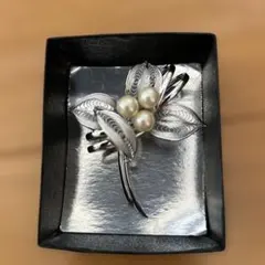 シルバー花形ブローチ パール付き　ブローチ　入学式　卒業式　スーツ