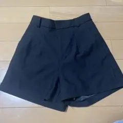 黒ショートパンツ