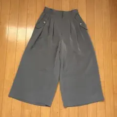 グレー ガウチョパンツ
