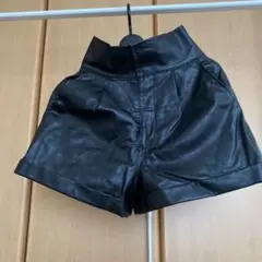 グレイル　ブラックレザー風ショートパンツ