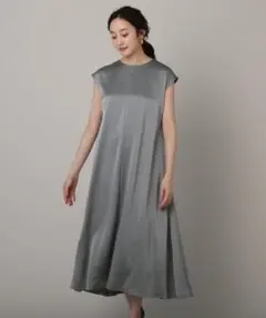 近年モデル 新品タグ付き UNTITLED 丸首フレンチスリーブサテンワンピース