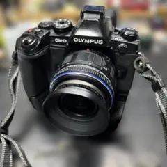 OLYMPUS OM-D E-M1 ミラーレス一眼のサムネイル