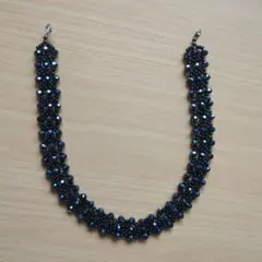 エレガントな黒のビーズチョーカー