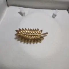 ゴールド葉デザインブローチ