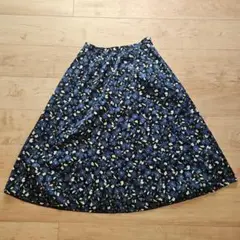 ☆HUMAN WOMAN☆ブラック×ブルー花柄スカート☆美ライン美品☆