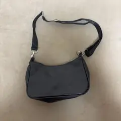 ブラック レザー風ショルダーバッグ