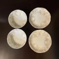 【有田焼 和光園】淡い葉と実の模様 波型皿 ・ボウル皿2組セット